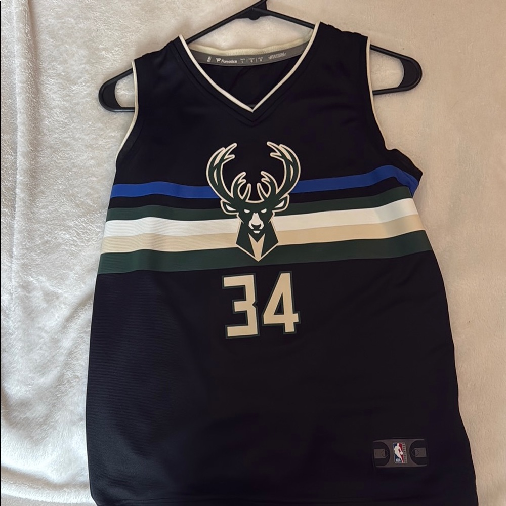 Giannis Antetokounmpo Bucks jersey